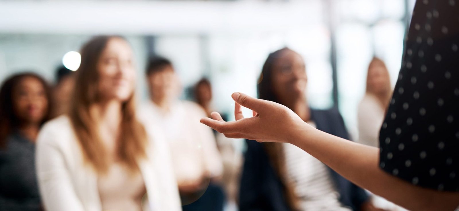 Un groupe de personne en formation